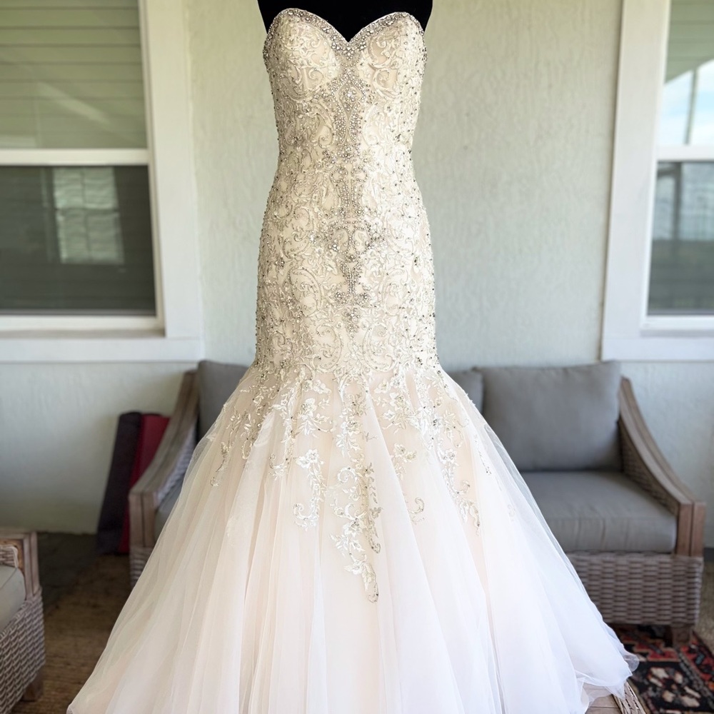 Show stopping wedding dress by Allure Bridals, size 14 in Champagne.